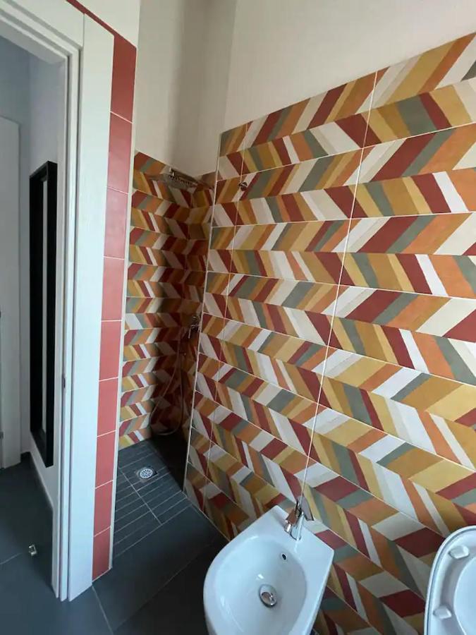 B&B Un Passo Dal Treno Piazza Vittorio Veneto 36-Salerno Station 외부 사진