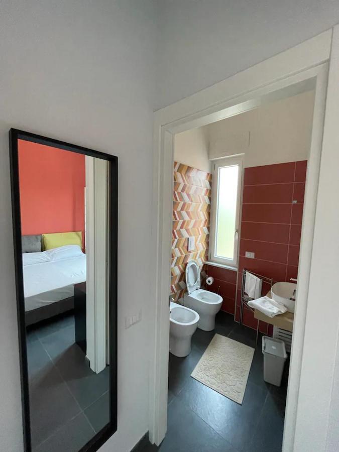 B&B Un Passo Dal Treno Piazza Vittorio Veneto 36-Salerno Station 외부 사진