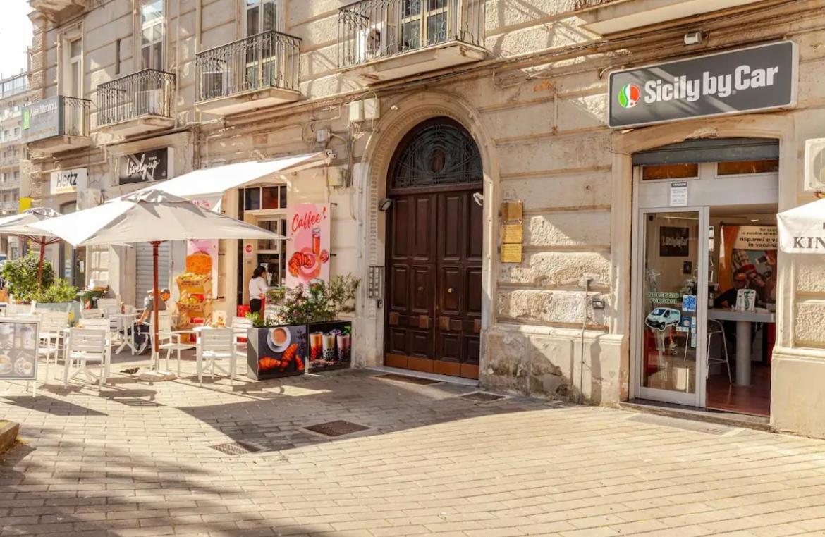 B&B Un Passo Dal Treno Piazza Vittorio Veneto 36-Salerno Station 외부 사진