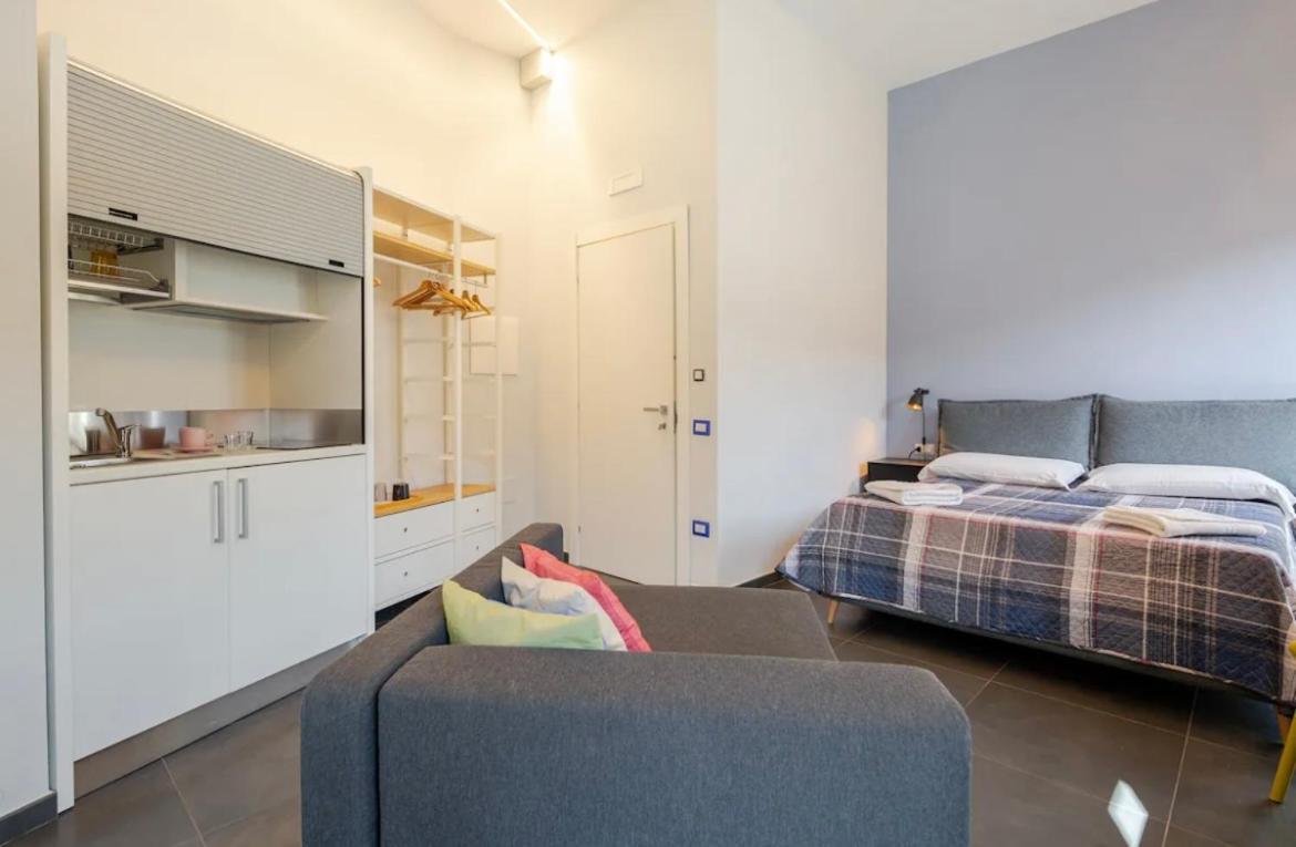 B&B Un Passo Dal Treno Piazza Vittorio Veneto 36-Salerno Station 외부 사진
